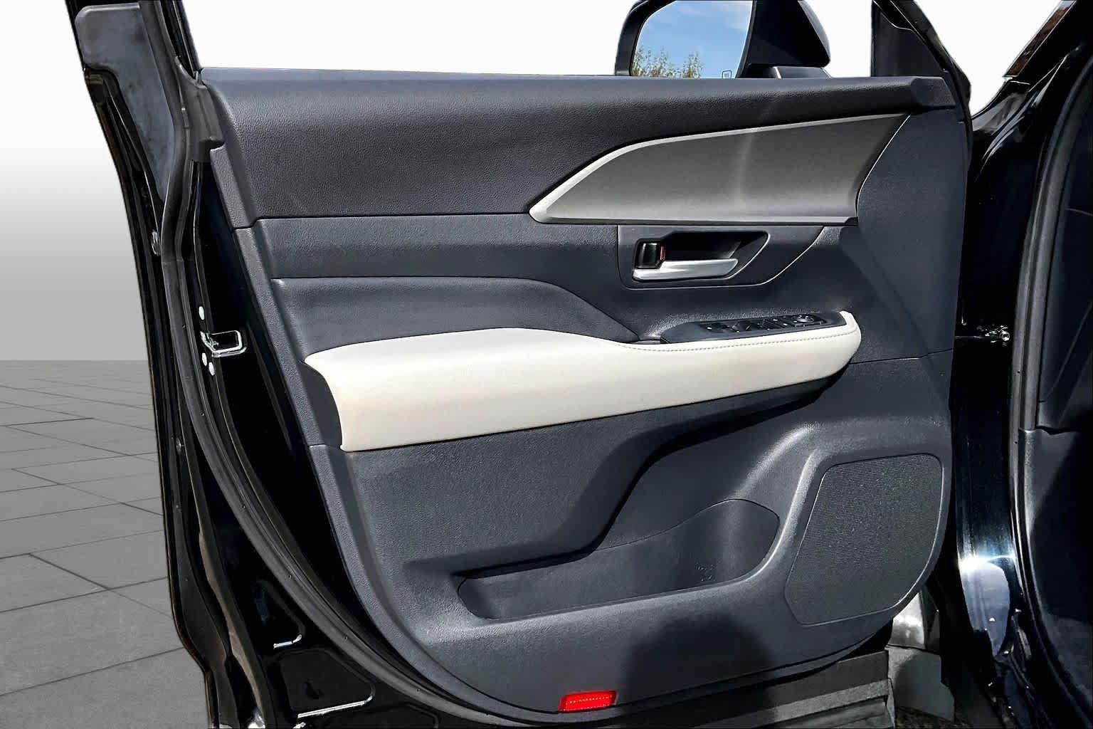 Certified 2024 Toyota Grand Highlander AWD image 21