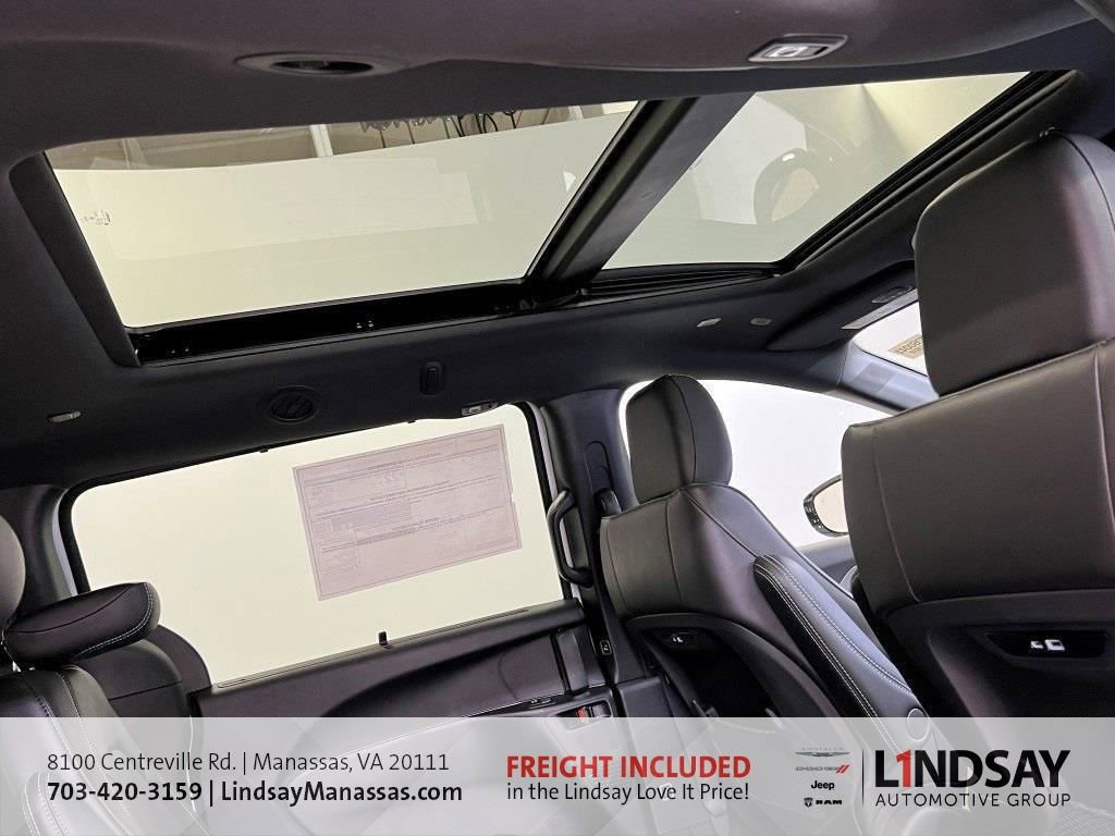 New 2026 Chrysler Pacifica Select image 10