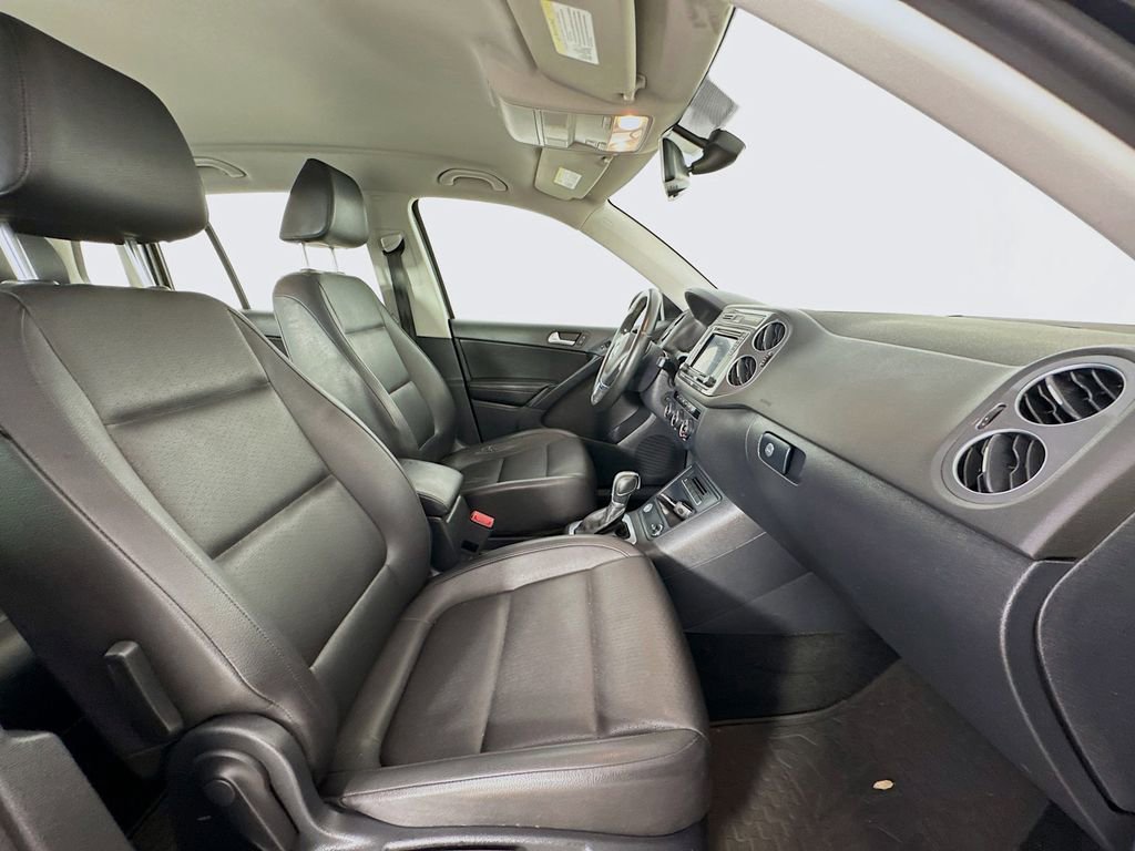 Used 2017 Volkswagen Tiguan S FWD image 34