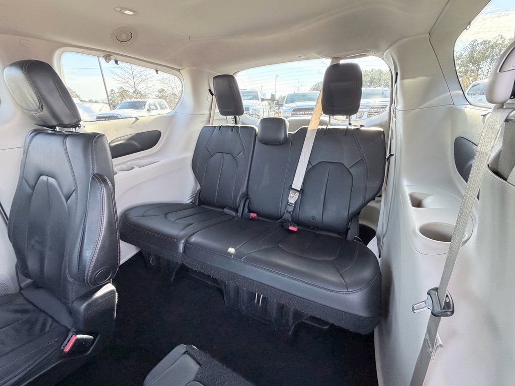 Used 2020 Chrysler Pacifica Touring-L FWD image 23