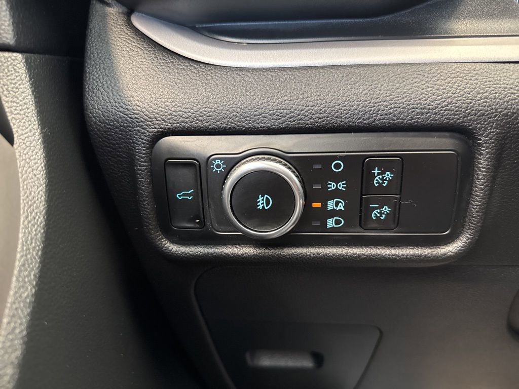 Used 2024 Ford Explorer XLT w/ Equipment Group 202A AWD/4WD image 17