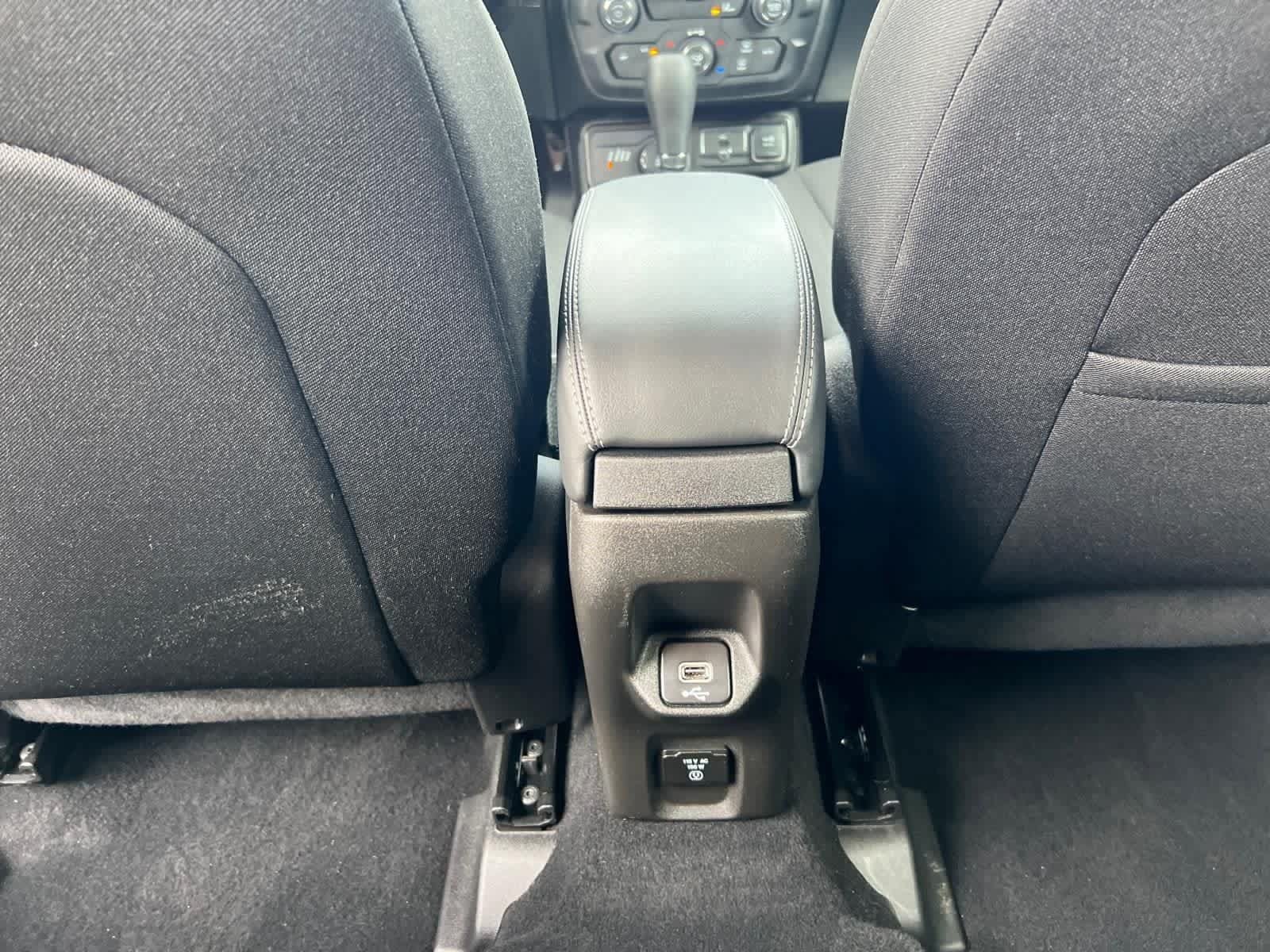 Used 2022 Jeep Renegade Latitude w/ Convenience Group AWD/4WD image 30