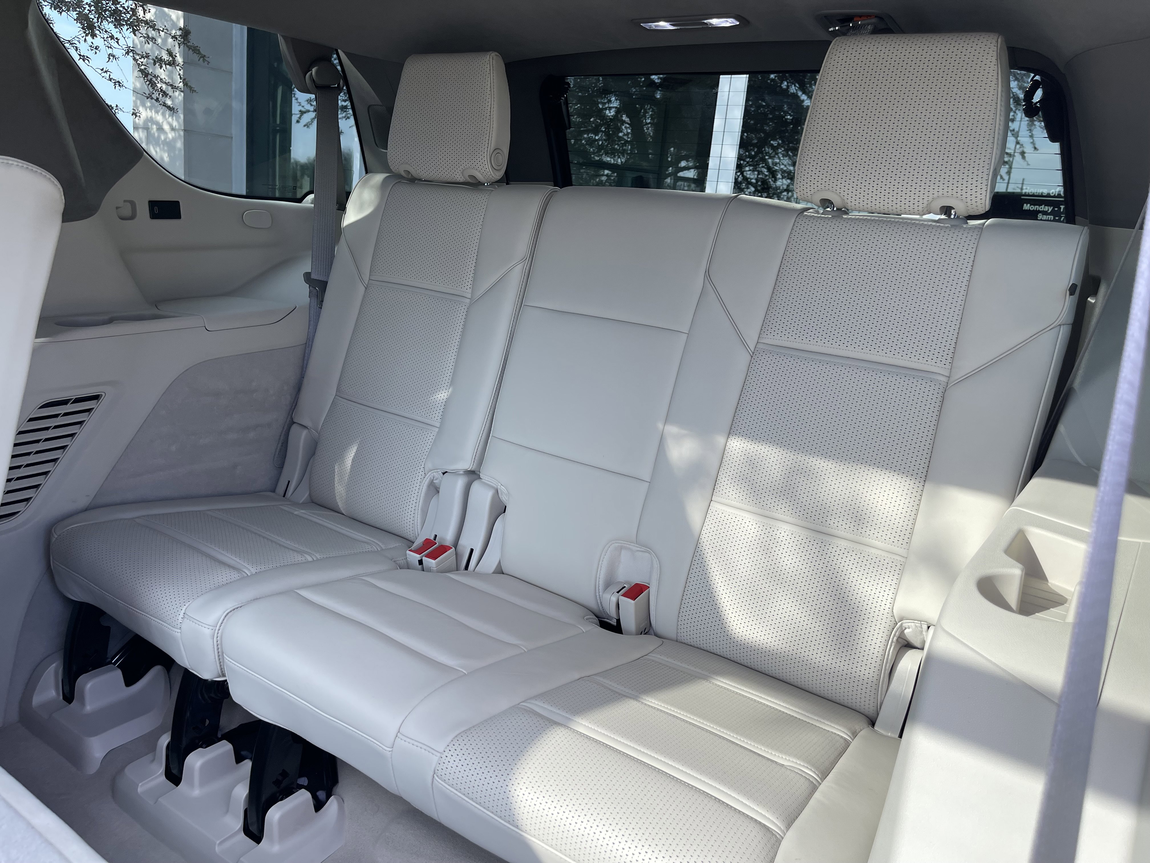 Used 2021 Cadillac Escalade Premium Luxury Platinum image 17