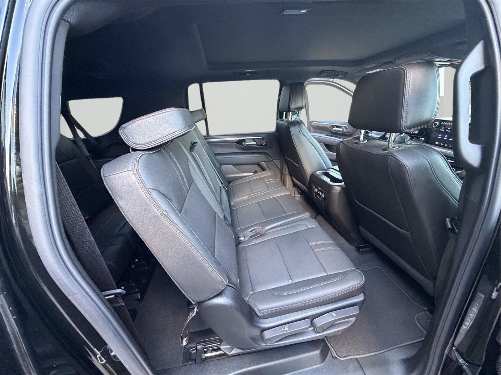 New 2026 Chevrolet Suburban RST w/ Sun And Tow Package AWD/4WD image 25
