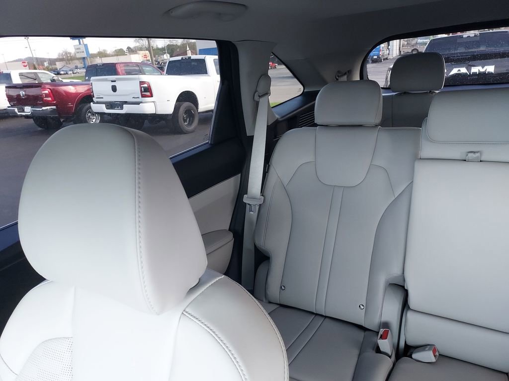 Used 2025 Kia Sorento S w/ Panoramic Sunroof Package image 12