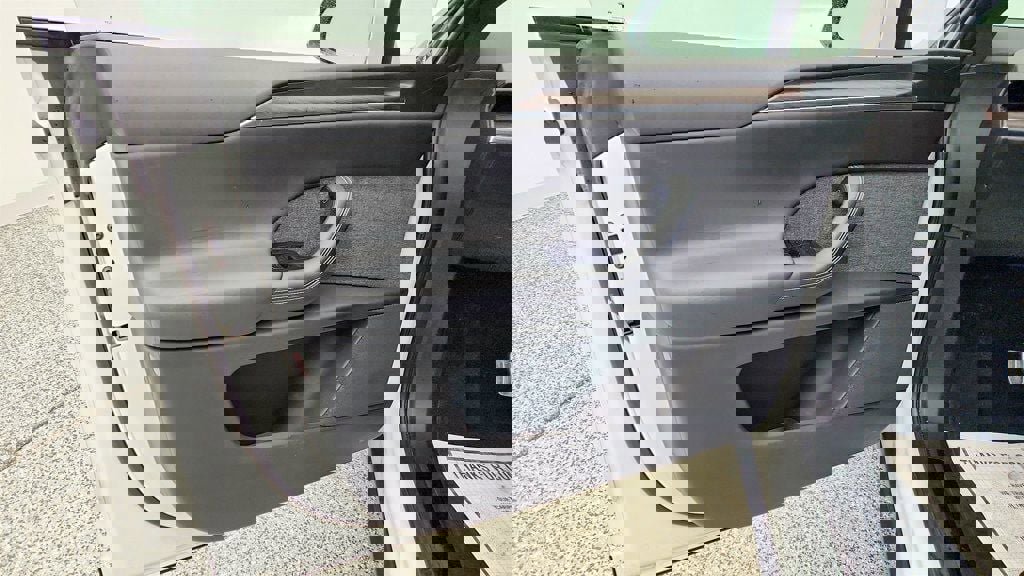 Used 2024 Tesla Model X image 11