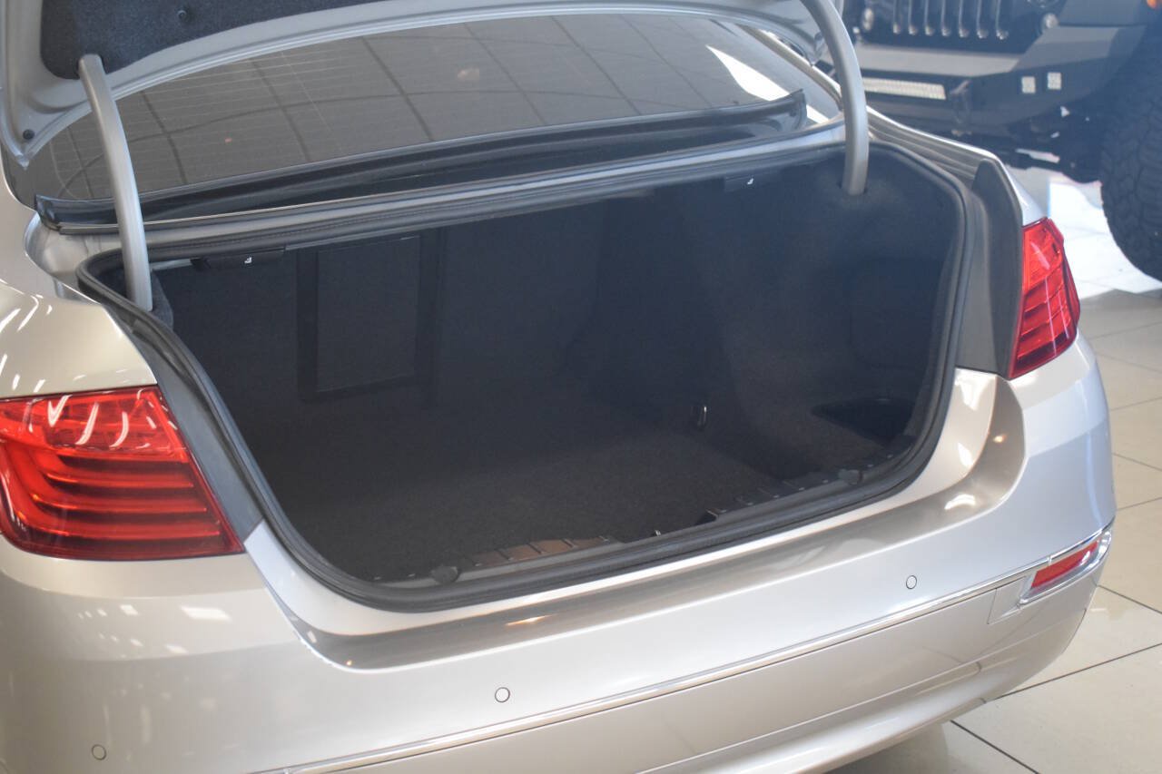 Used 2014 BMW 528i Sedan RWD image 25