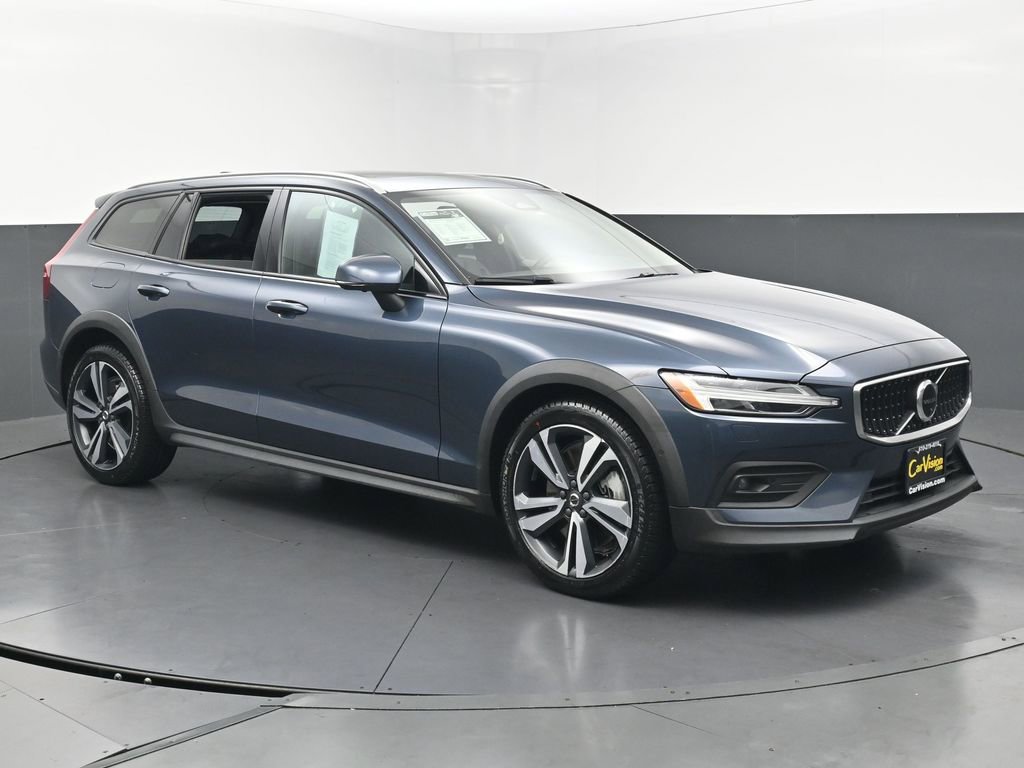 Used 2023 Volvo V60 B5 Cross Country Plus w/ Climate Package image 3