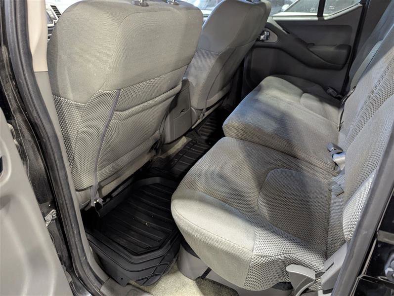 Used 2016 Nissan Frontier SV image 10