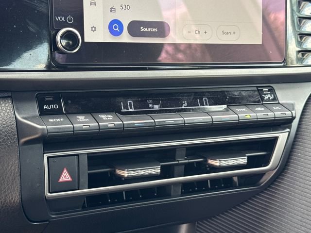 Used 2026 Toyota Camry SE FWD image 21