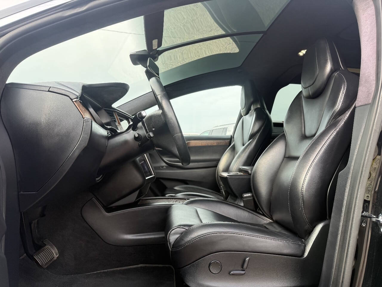 Used 2019 Tesla Model X Long Range AWD/4WD image 2