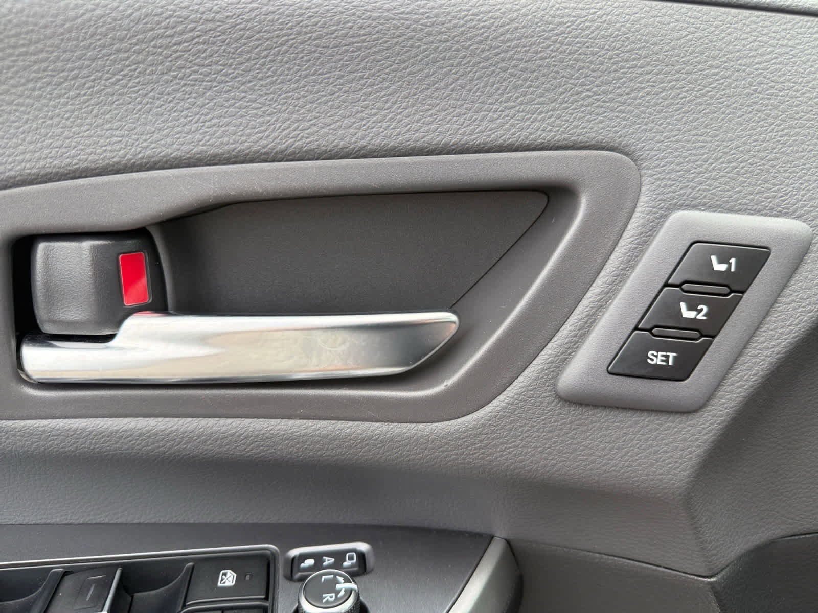 Used 2023 Toyota Sienna XSE image 27