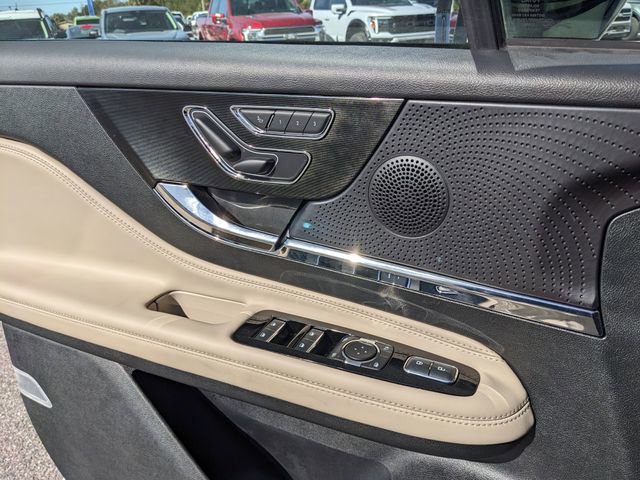 Used 2025 Lincoln Corsair Reserve w/ Rear Removable Package Tray image 21