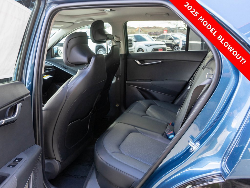 New 2025 Kia Niro SX Touring image 14