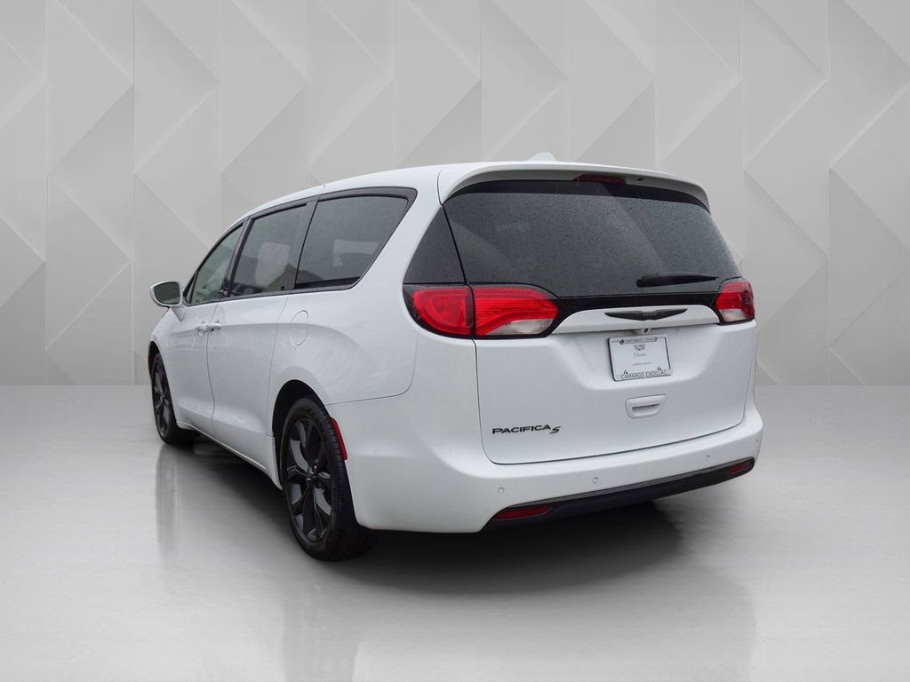 Used 2019 Chrysler Pacifica Touring Plus w/ S Appearance Package FWD image 3