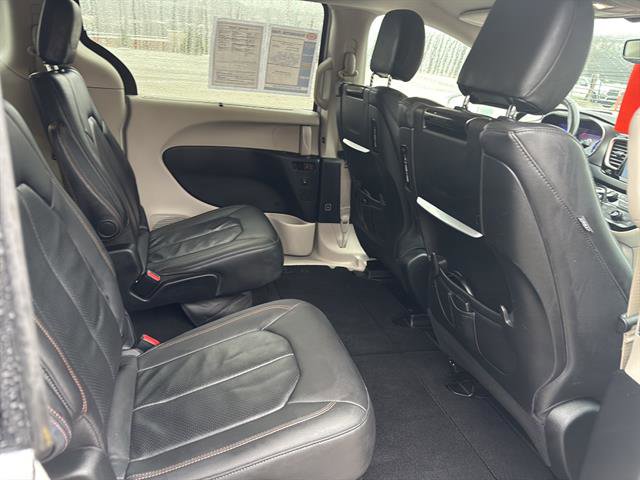 Used 2020 Chrysler Pacifica Touring-L Plus w/ Advanced Safetytec Group FWD image 18