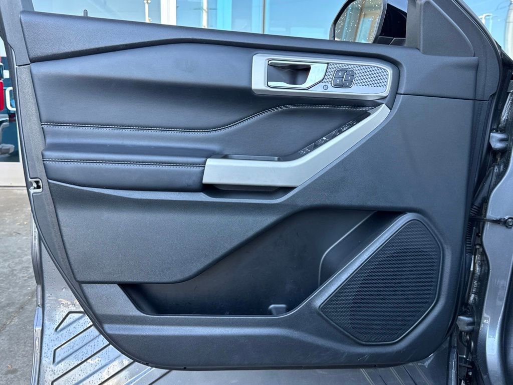 Used 2022 Ford Explorer Limited w/ Equipment Group 301A image 15