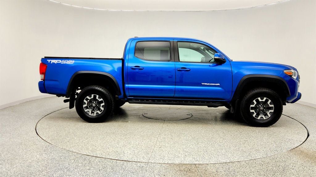 Used 2017 Toyota Tacoma TRD Off-Road AWD/4WD image 4