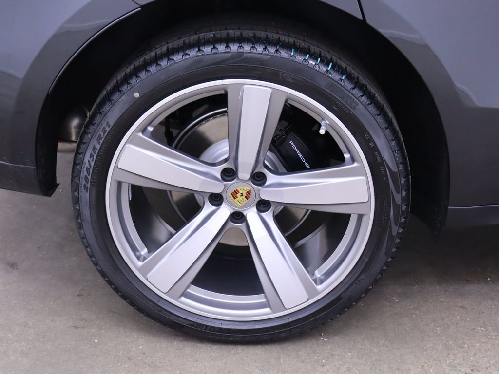 Used 2025 Porsche Macan AWD/4WD image 14
