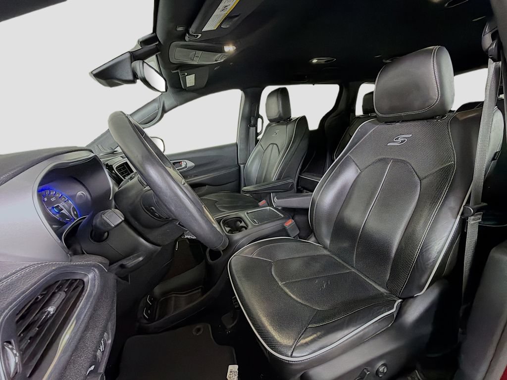 Used 2019 Chrysler Pacifica Limited w/ Advanced Safetytec Group FWD image 11