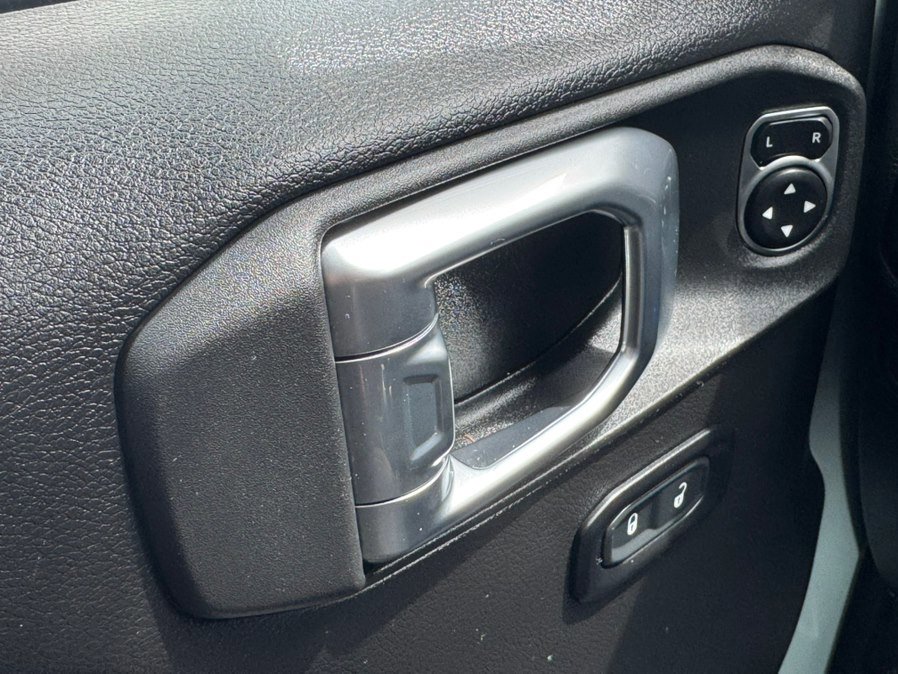 Used 2023 Jeep Wrangler Unlimited w/ Cold Weather Group AWD/4WD image 7