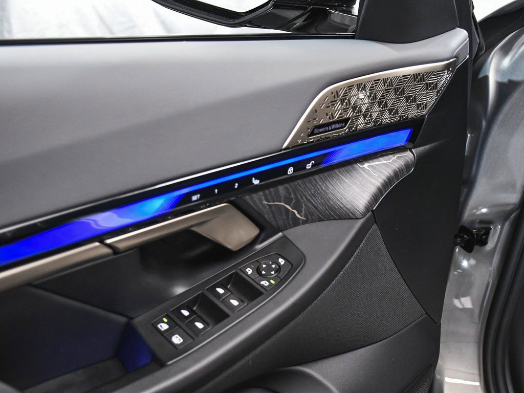 Used 2025 BMW i5 M60 w/ Executive Package image 10