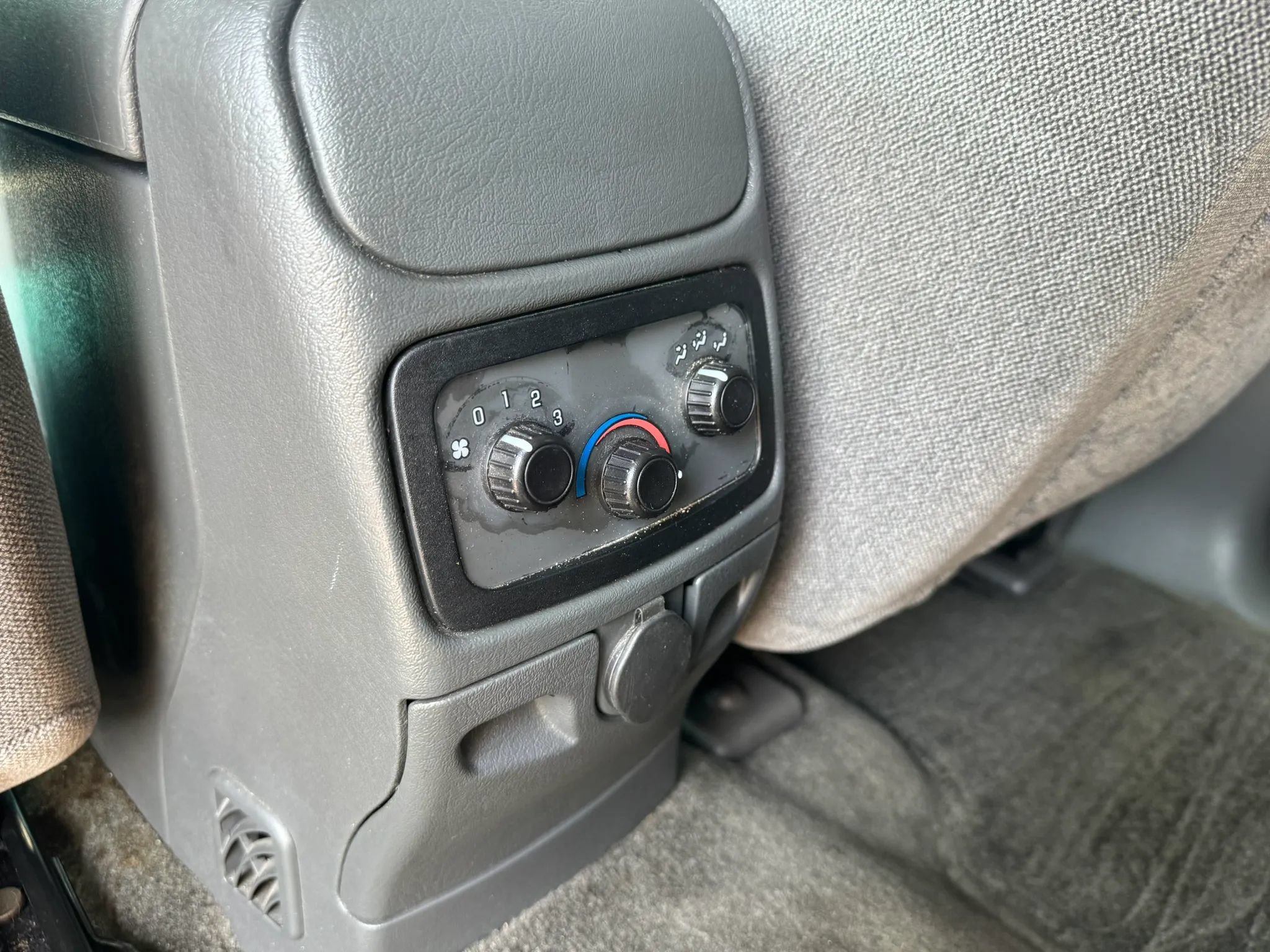 Used 2003 GMC Envoy XL SLE w/ 1SB Preferred Equipment Group AWD/4WD image 13