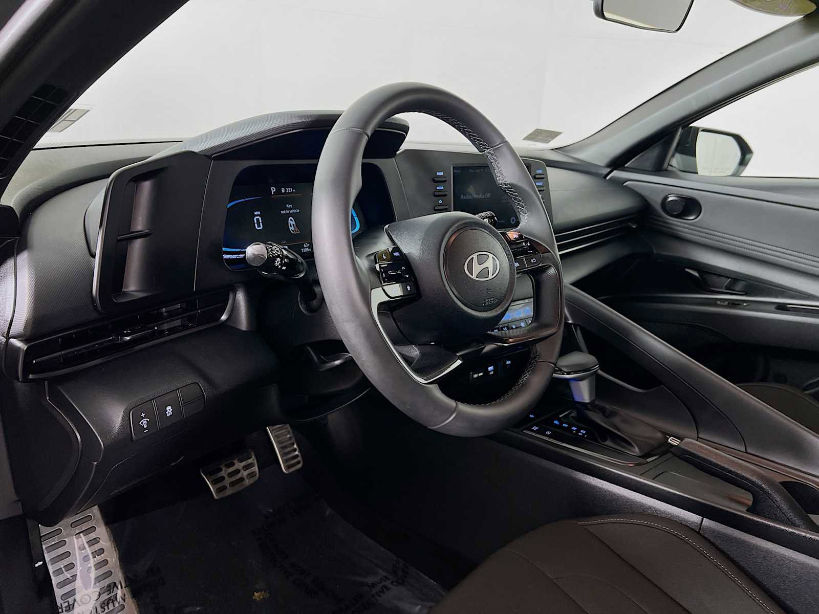 Certified 2025 Hyundai Elantra Sport image 9