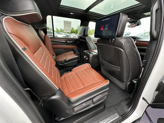 Used 2023 GMC Yukon XL Denali Ultimate image 12