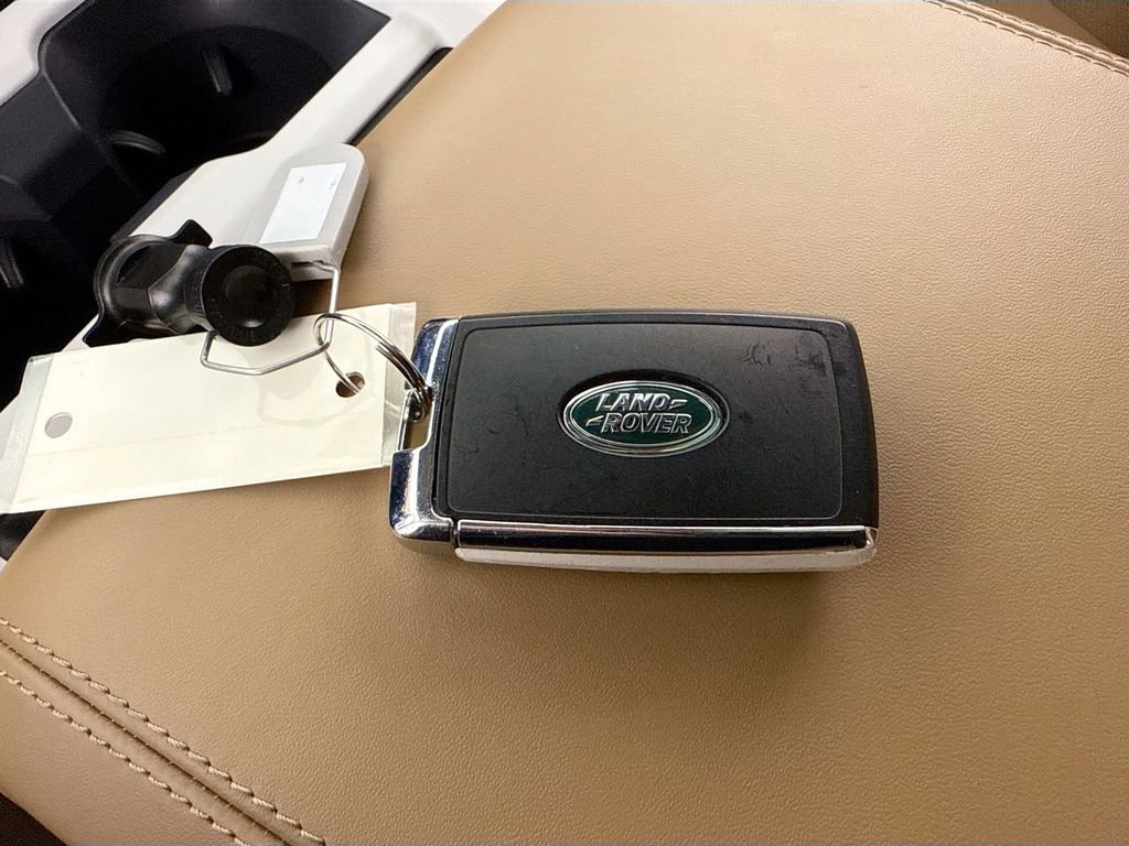 Used 2025 Land Rover Defender 110 S image 17