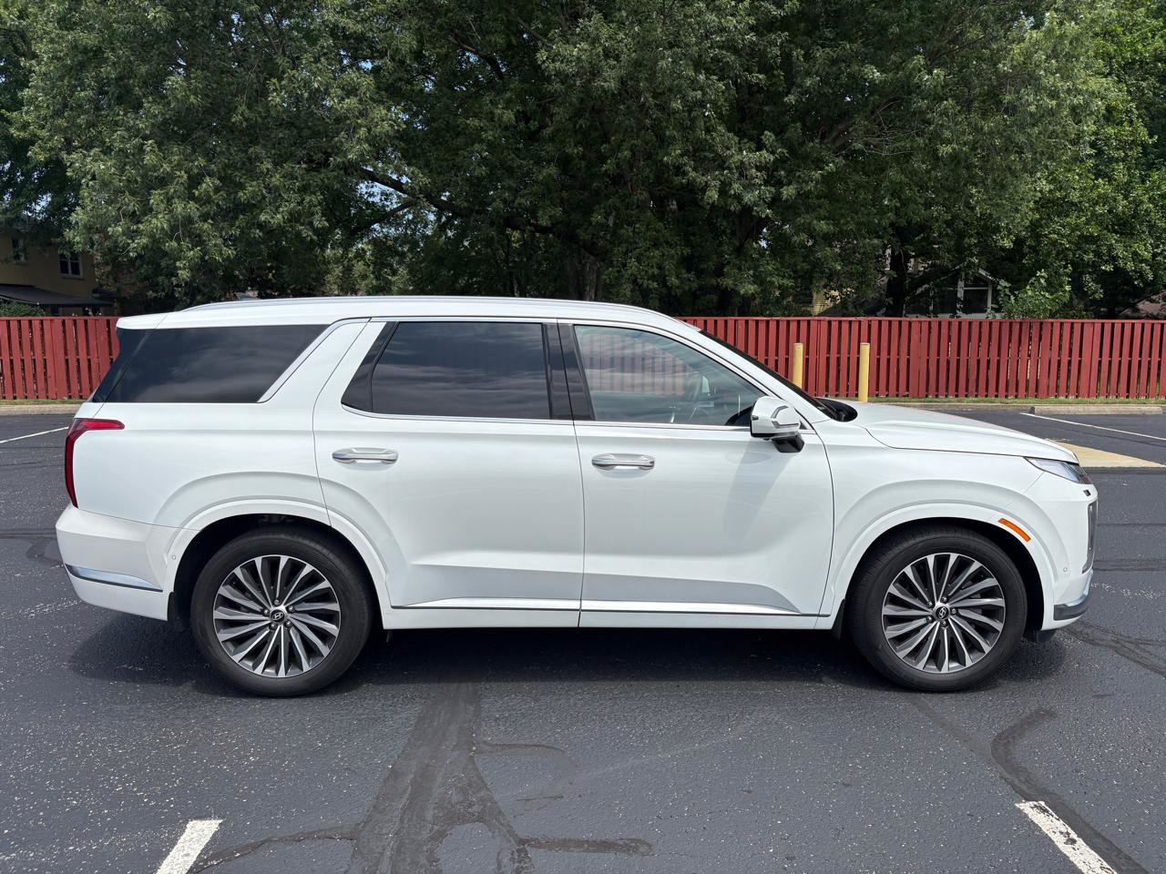 Used 2023 Hyundai Palisade Calligraphy AWD/4WD image 2