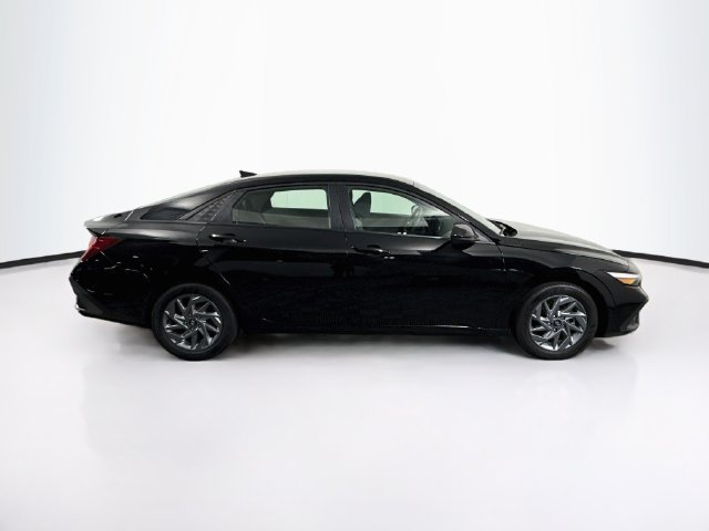 Certified 2025 Hyundai Elantra Hybrid FWD image 12