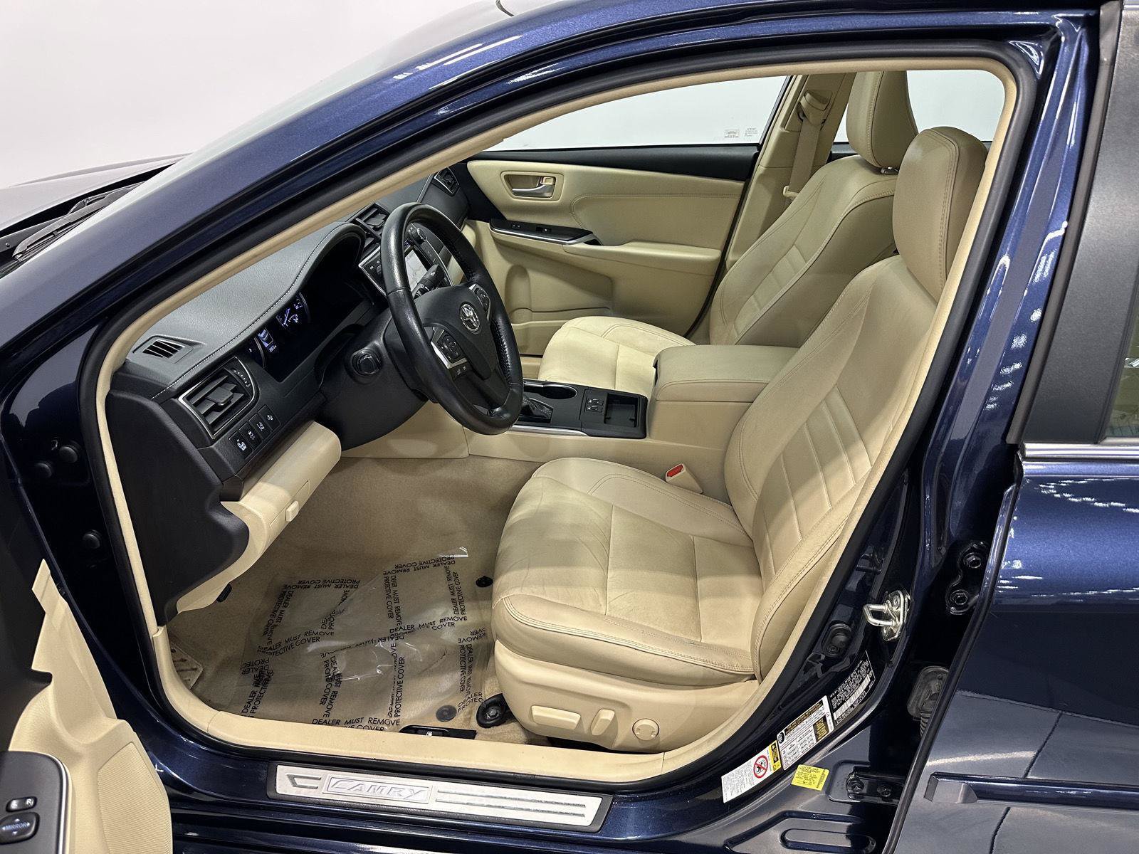 Used 2017 Toyota Camry XLE w/ Moonroof Package FWD image 11