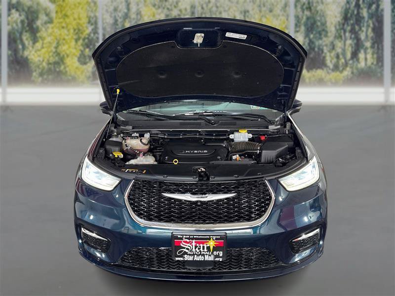 Used 2023 Chrysler Pacifica Touring-L w/ Uconnect Theater Family Group FWD image 11