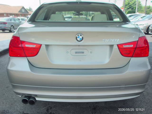 Used 2011 BMW 328i xDrive Sedan AWD/4WD image 4