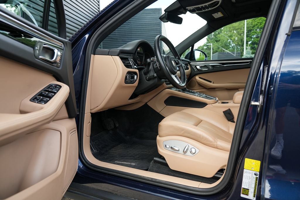 Certified 2021 Porsche Macan AWD/4WD image 18