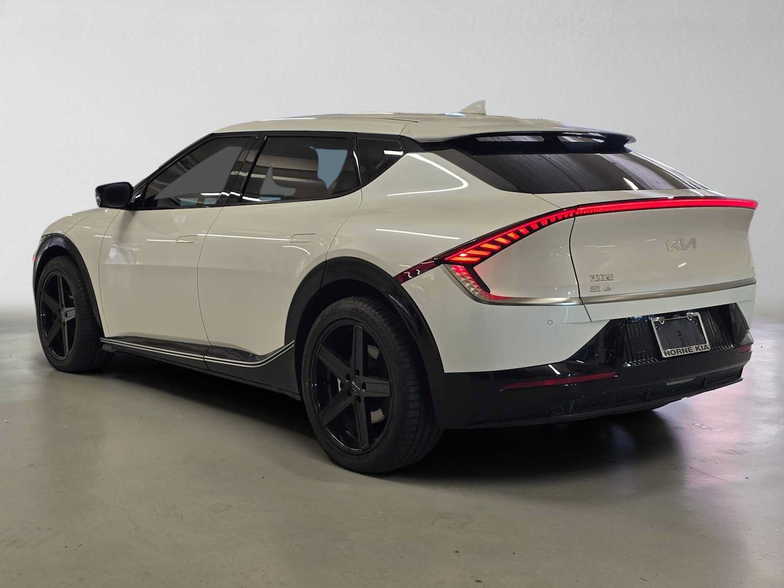 Used 2023 Kia EV6 Wind AWD/4WD image 3
