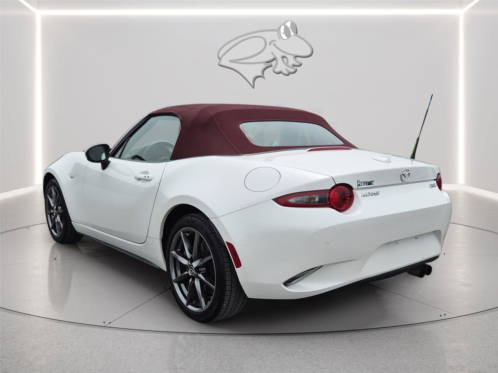 Used 2018 MAZDA MX-5 Miata Grand Touring RWD image 3