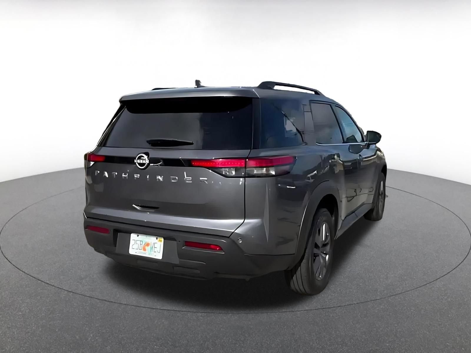 Used 2025 Nissan Pathfinder SV FWD image 13