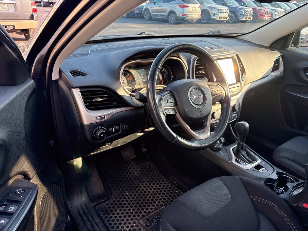 Used 2016 Jeep Cherokee Latitude w/ Comfort/Convenience Group AWD/4WD image 7