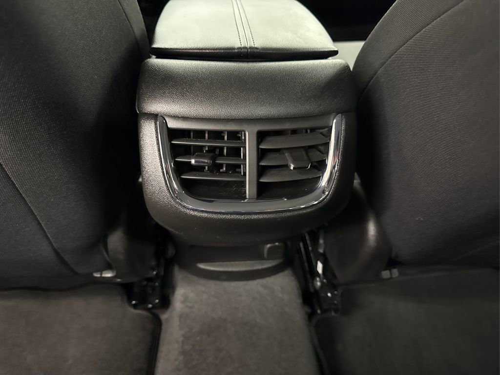 Used 2025 Chevrolet Malibu LT image 34