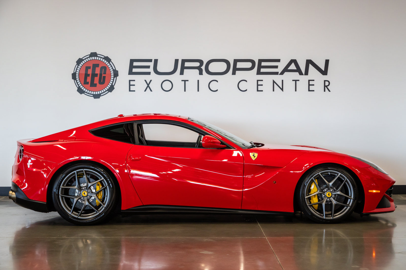 Used 2016 Ferrari F12 Berlinetta RWD image 10