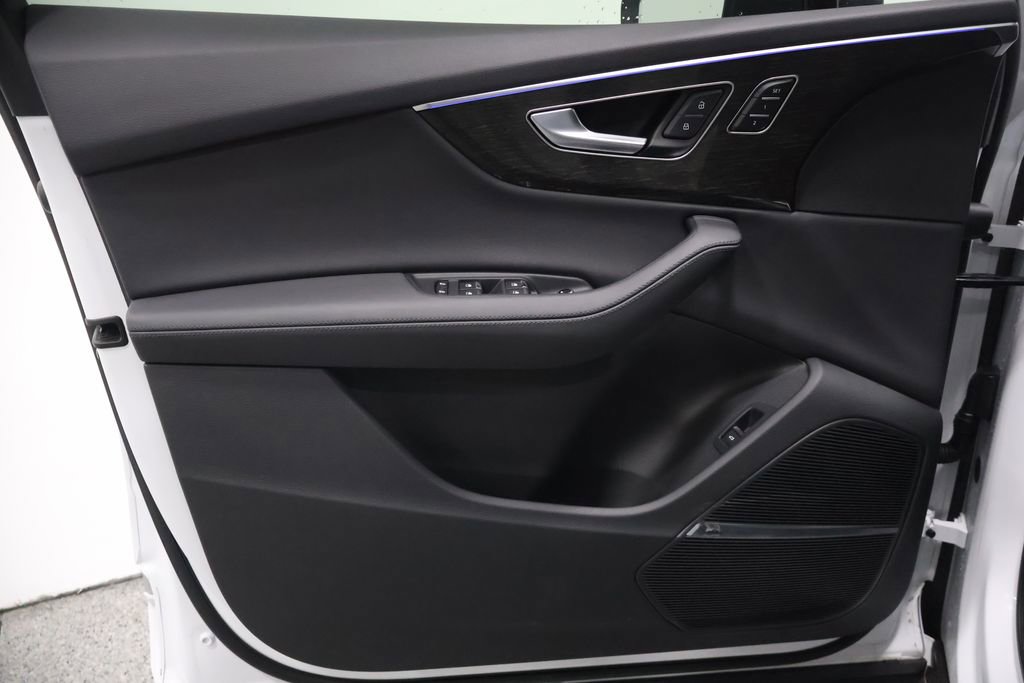 Used 2024 Audi Q7 2.0T Premium Plus w/ Premium Plus Package image 11