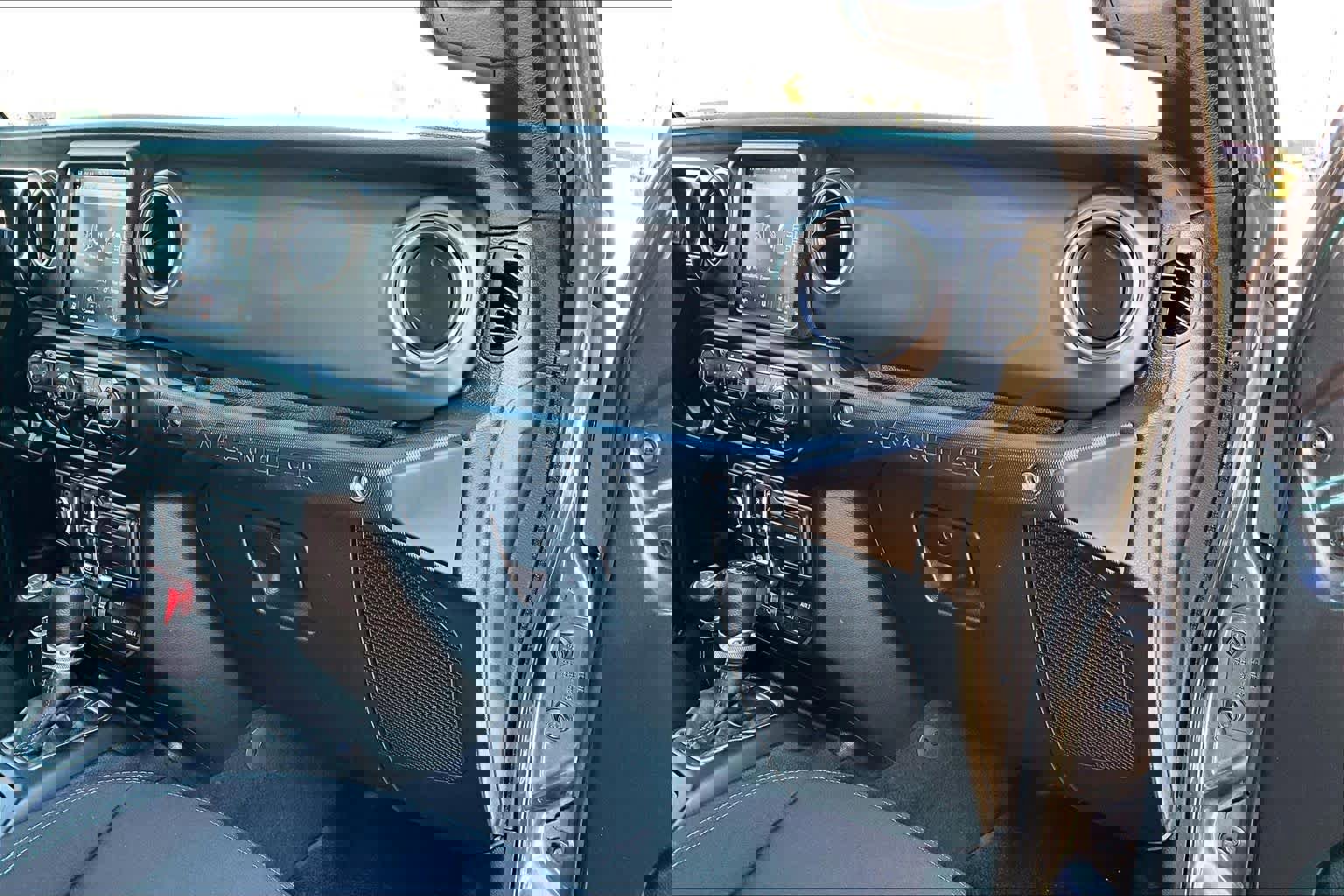 Used 2023 Jeep Wrangler Rubicon w/ Cold Weather Group image 19