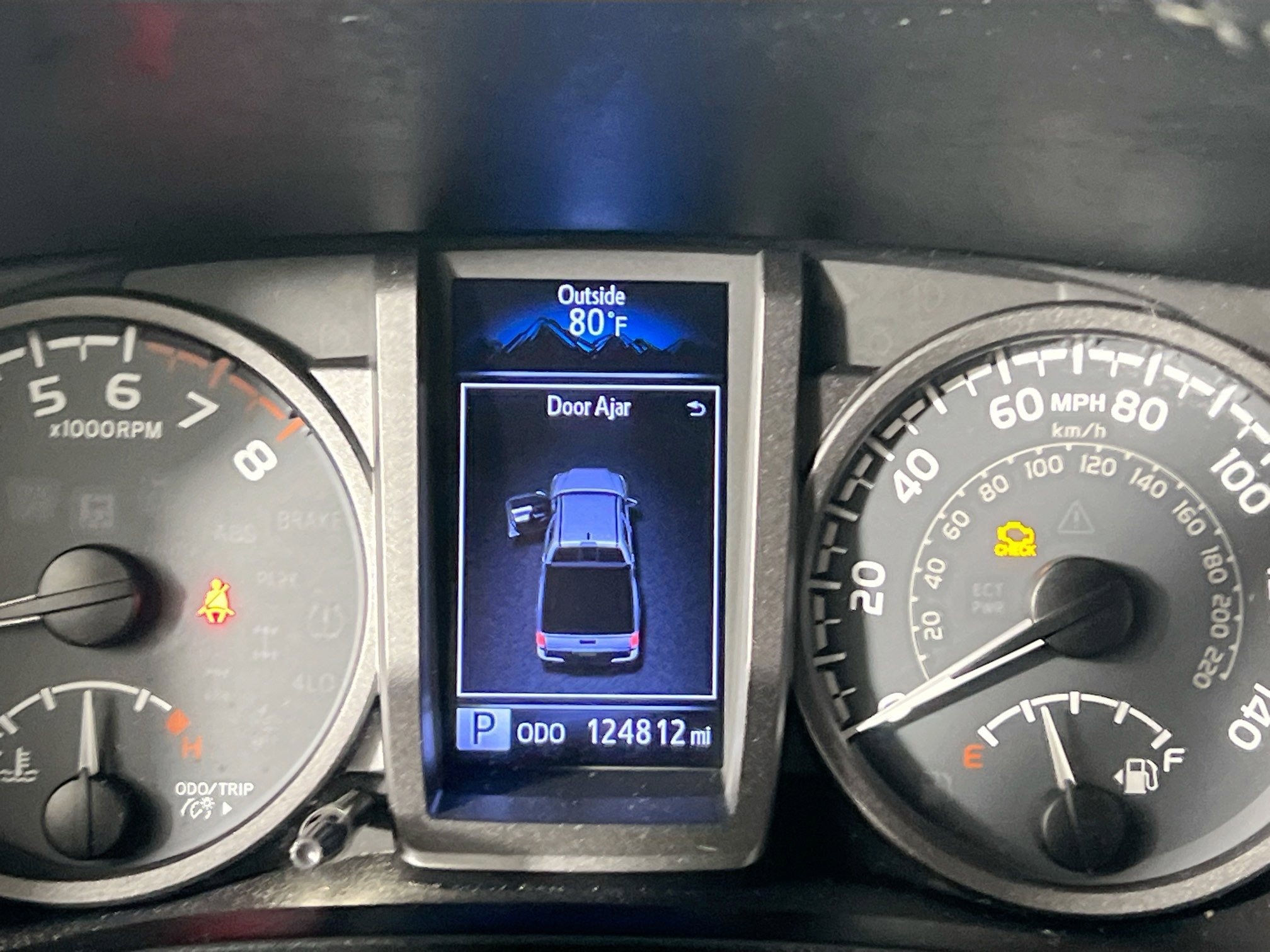 Used 2018 Toyota Tacoma TRD Sport w/ Technology Package AWD/4WD image 23