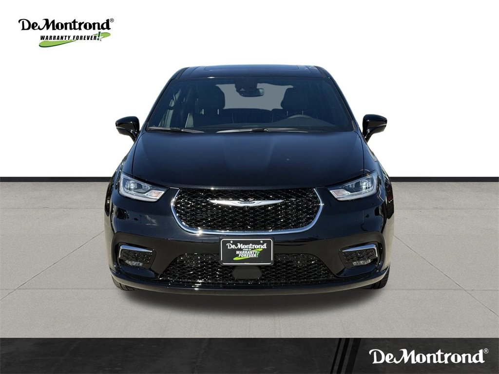 New 2026 Chrysler Pacifica Limited image 2