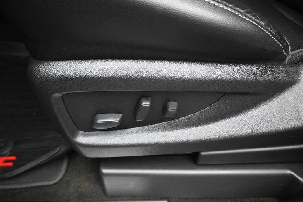 Used 2018 GMC Yukon SLT AWD/4WD image 13