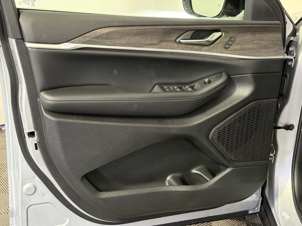 New 2025 Jeep Grand Cherokee Limited image 7