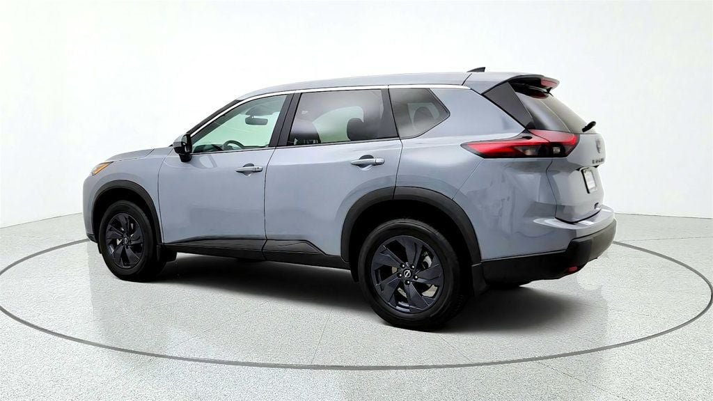 Used 2026 Nissan Rogue SV FWD image 13