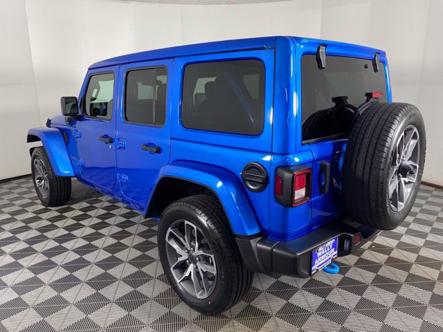 Used 2024 Jeep Wrangler Unlimited w/ Convenience Group AWD/4WD image 10